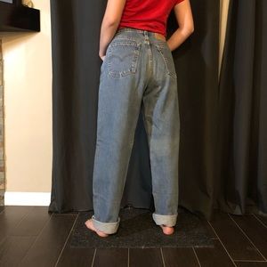 LEVI’S Denim Mom Jeans!